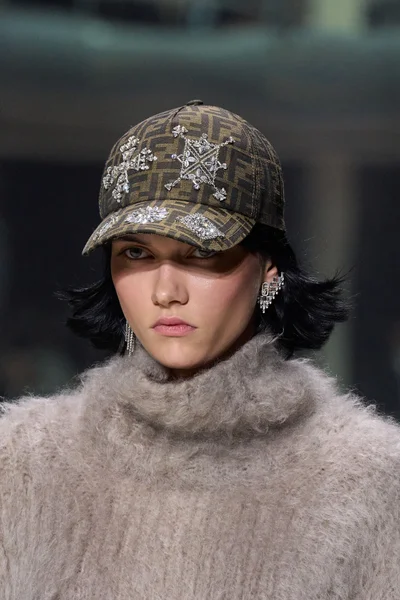 Look 17